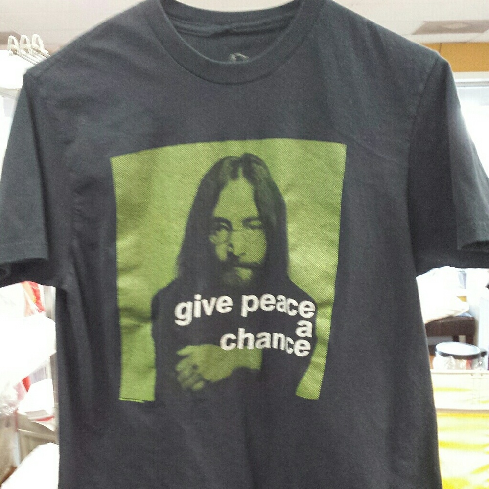 John Lennon tshirt